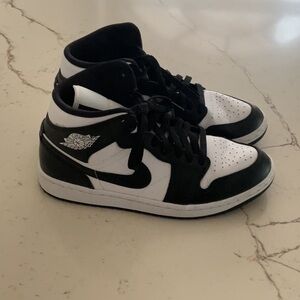 WMNS AIR JORDAN 1 MID 'PANDA'